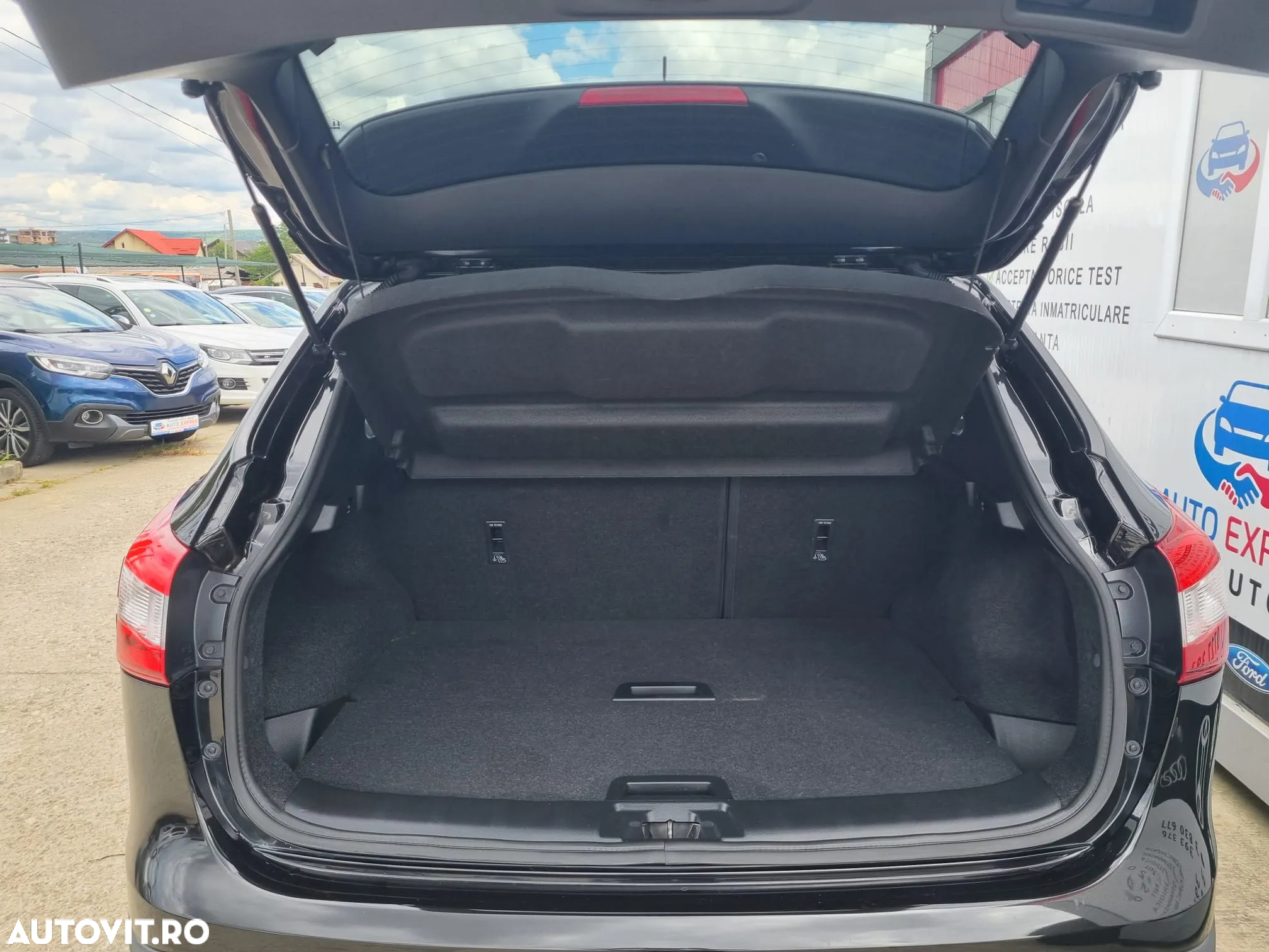 Nissan Qashqai 1.5 DCI N-Connecta - 12