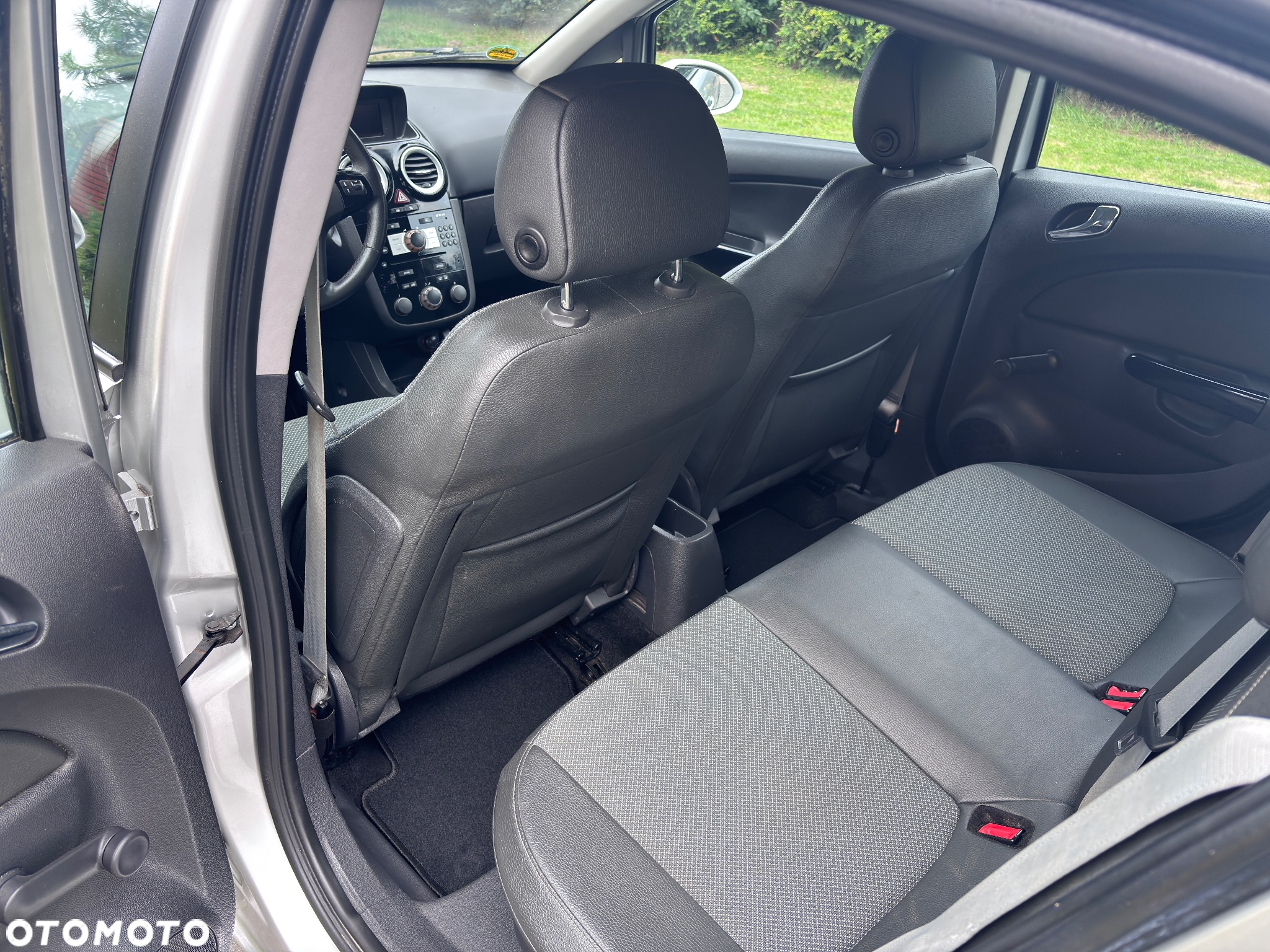 Opel Corsa 1.4 16V Cosmo - 21