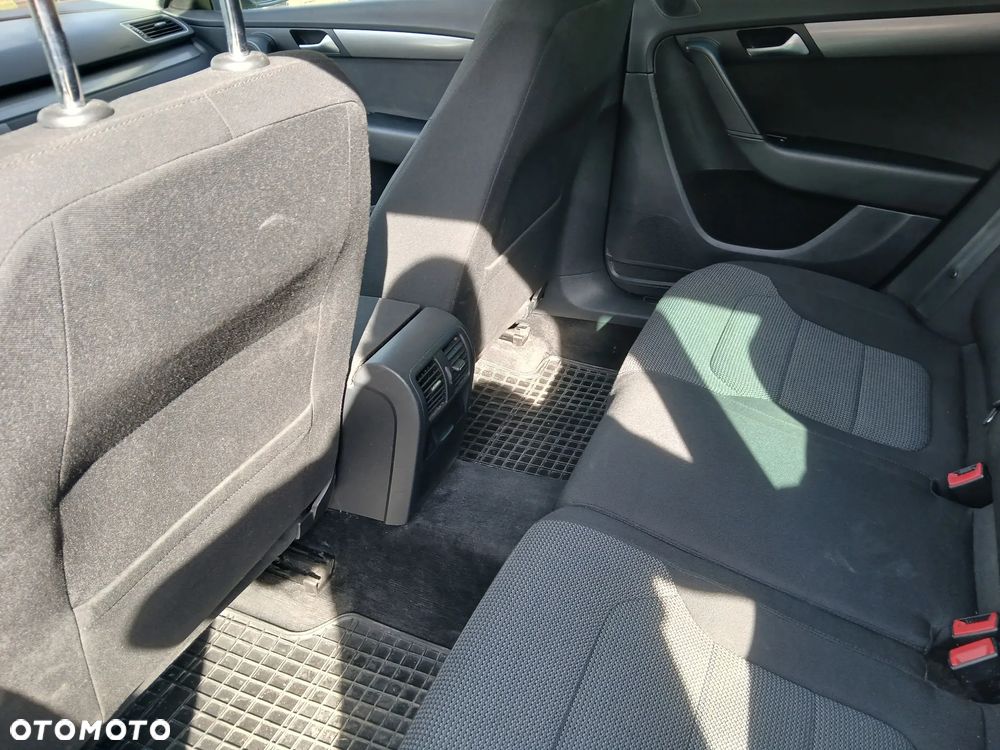 Volkswagen Passat 2.0 TDI Comfortline - 6