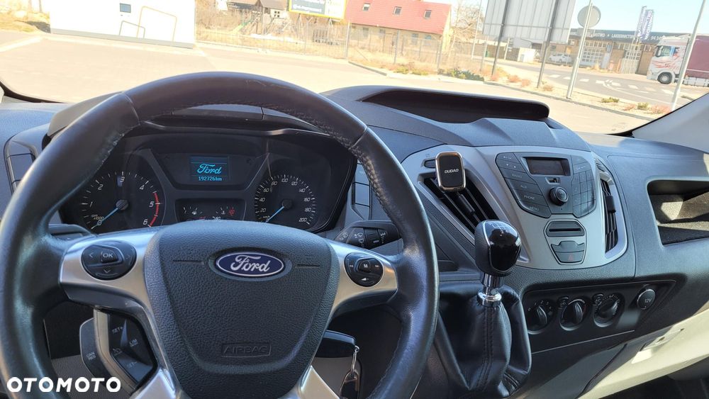Ford CUSTOM - 9