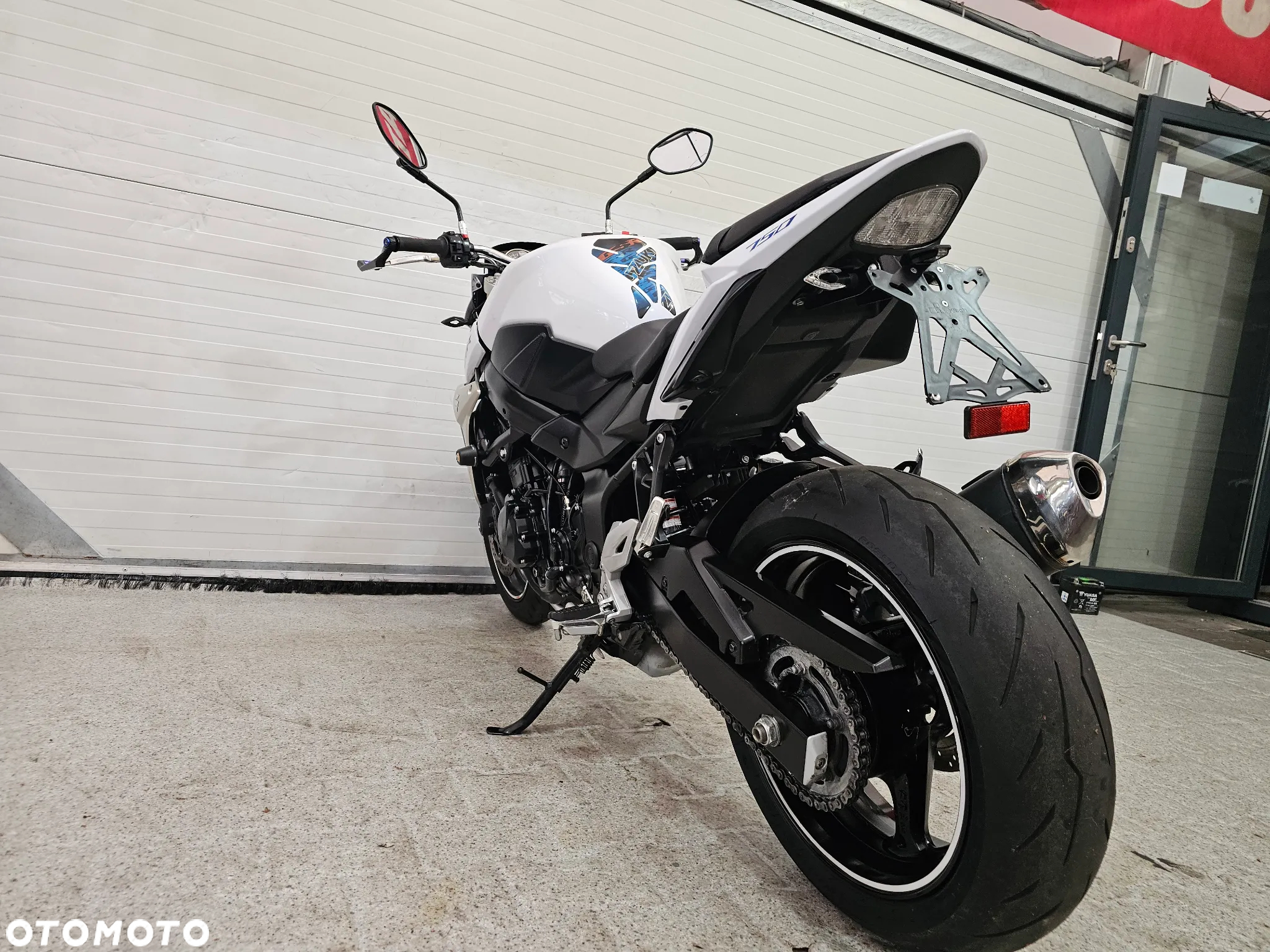 Suzuki GSR - 23