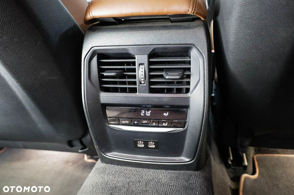 BMW M3 Competition xDrive sport - 35