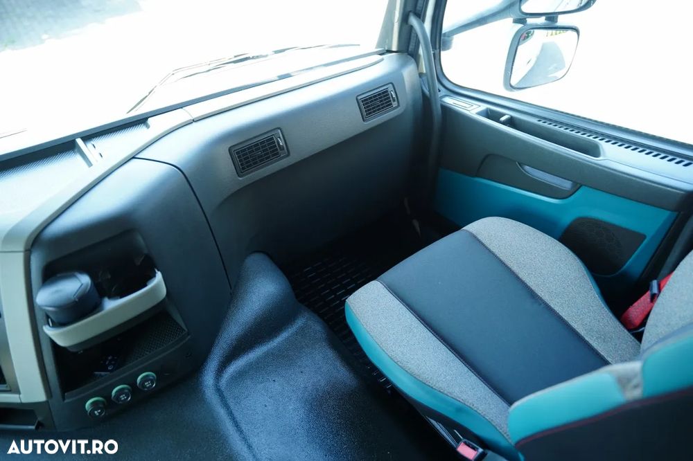 Volvo FM 370 / SOLO / CORTINĂ - 9,1 M / 6X2 / DHOLLANDIA LIFT - 2.000 KG / PODEA REZISTENTĂ / AER CONDIȚIONAT PARCARE / I-SHIFT / EURO 6 - 35