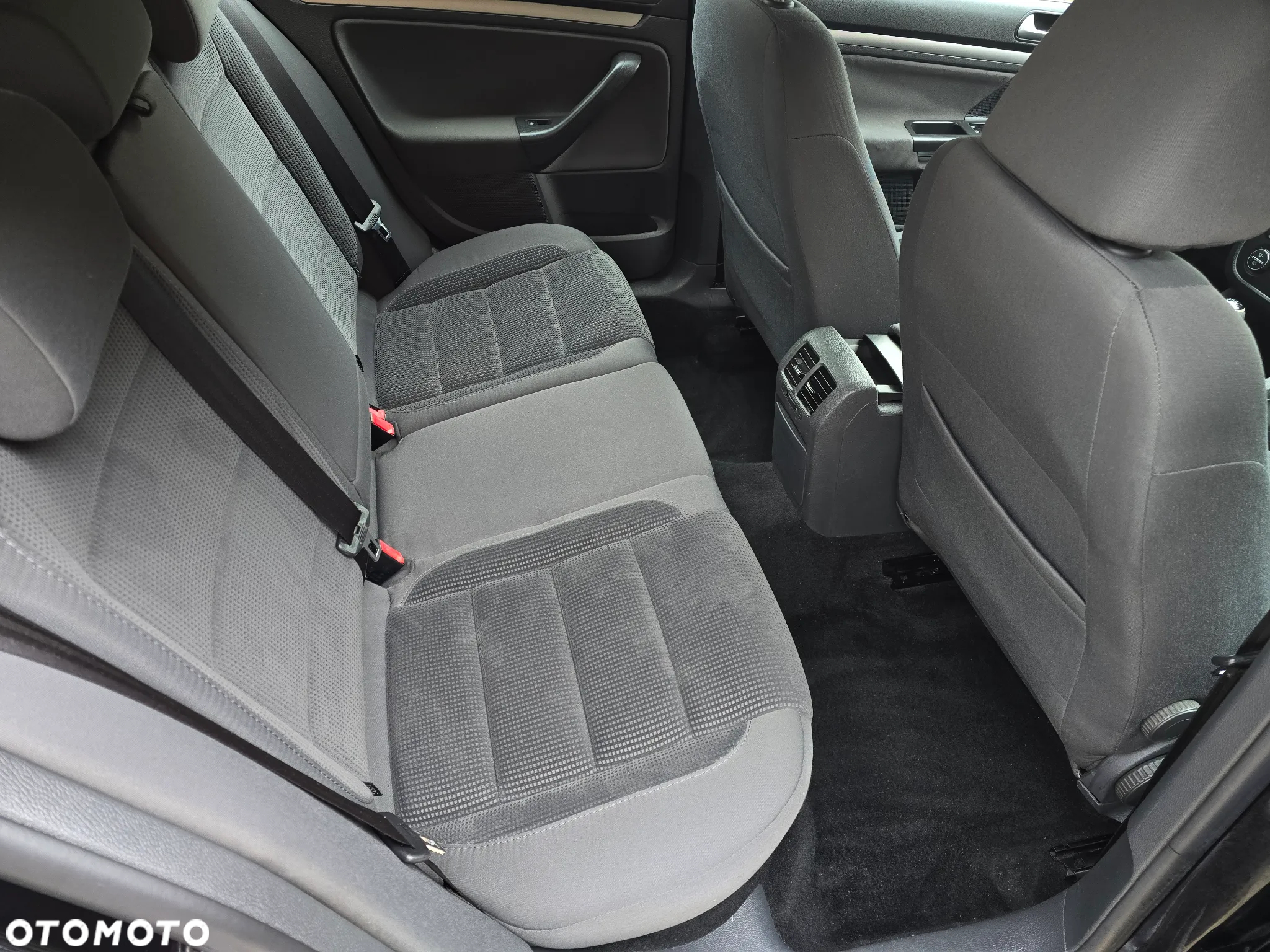 Volkswagen Golf Variant 2.0 TDI DPF Exclusive - 18