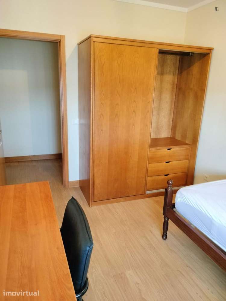 Quarto - localizado em São Mamede de Infesta Porto - Grande imagem: 2/5