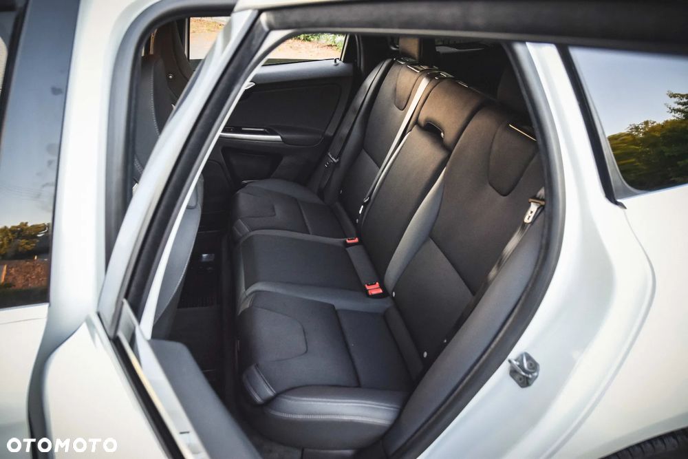 Volvo XC 60 2.4D AWD Momentum - 32