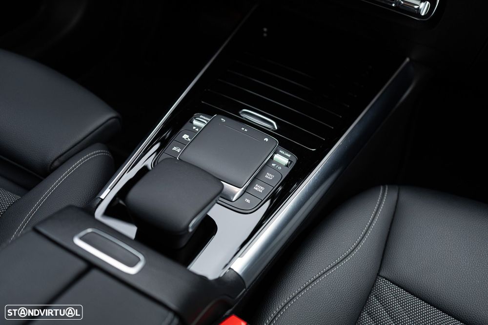 Mercedes-Benz EQA 300 4Matic Progressive - 37