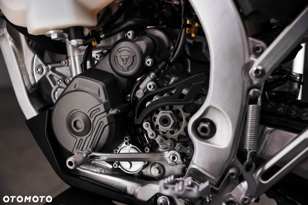 Triumph Inny - 9