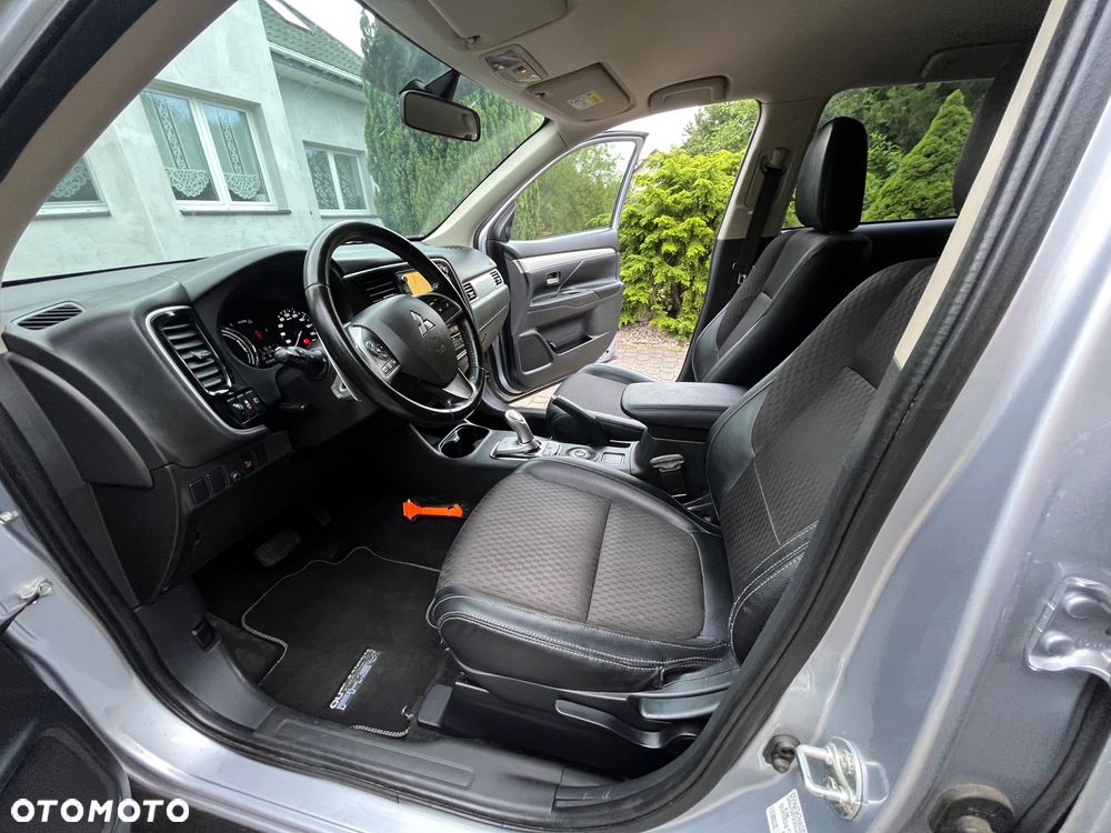 Mitsubishi Outlander - 12