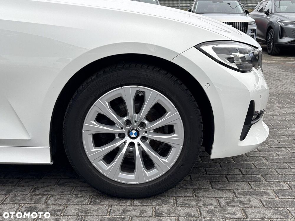 BMW Seria 3 318i Advantage - 32