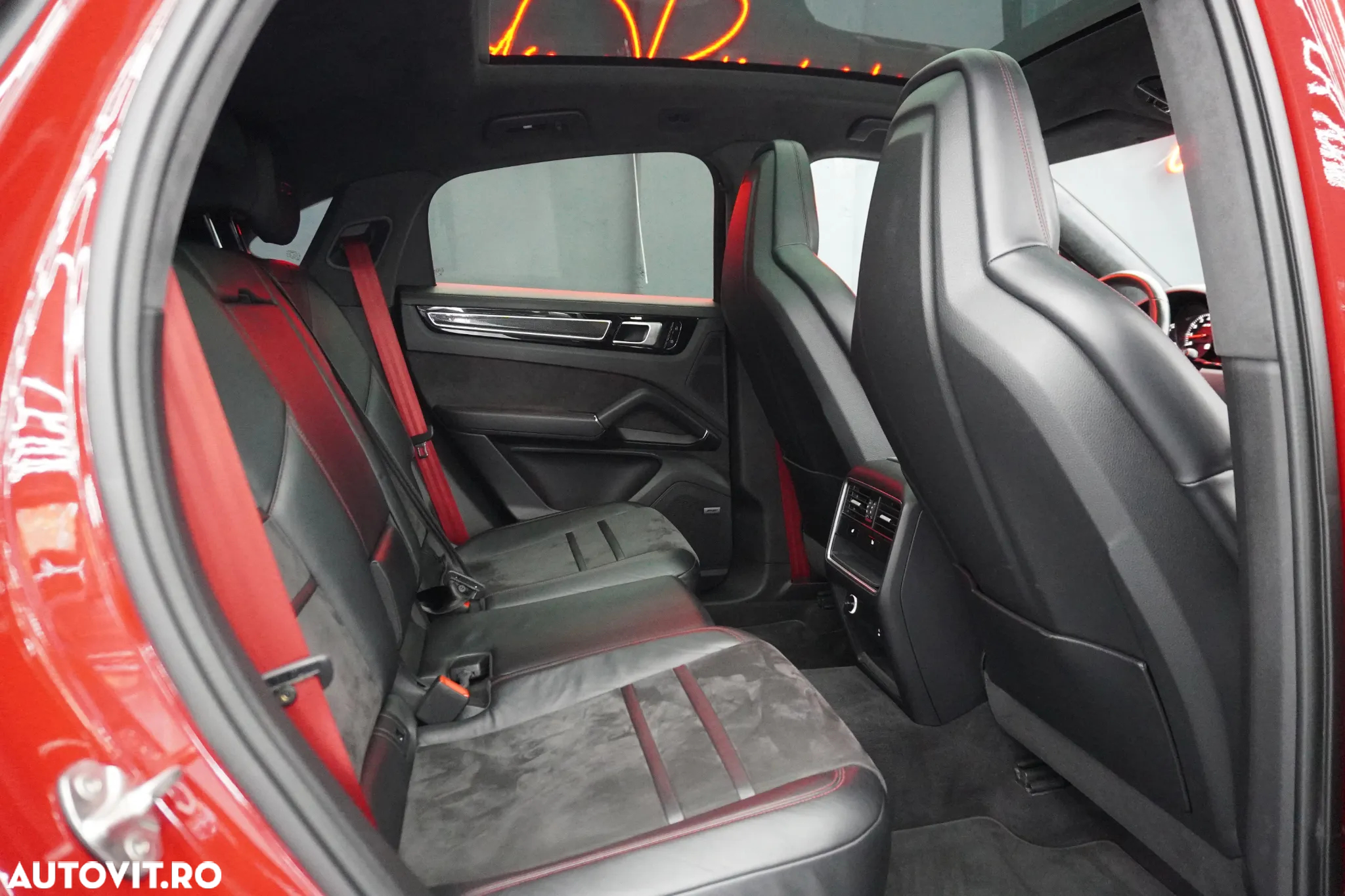 Porsche Cayenne Coupe GTS Tiptronic S - 24