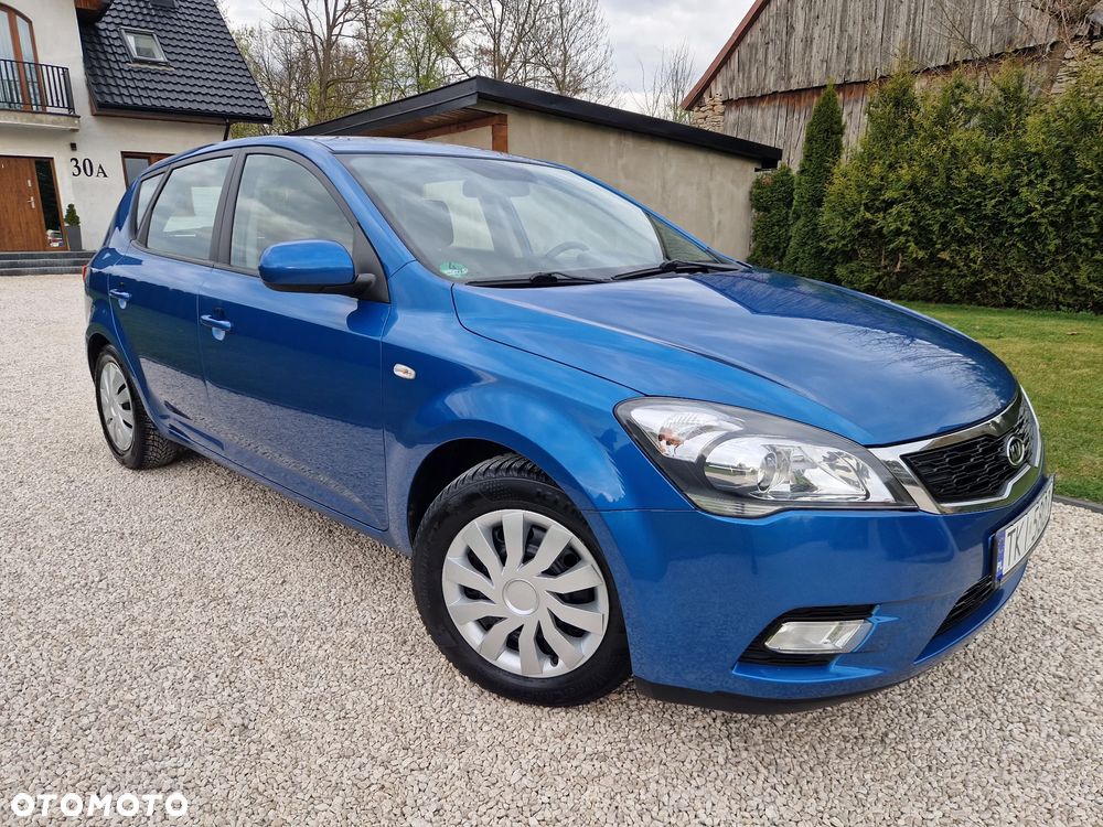 Kia Ceed 1.4 CVVT Dream-Team Edition - 1