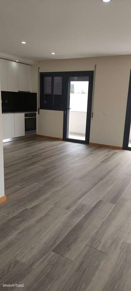 Andar Moradia T2 com Box - Grande imagem: 4/13