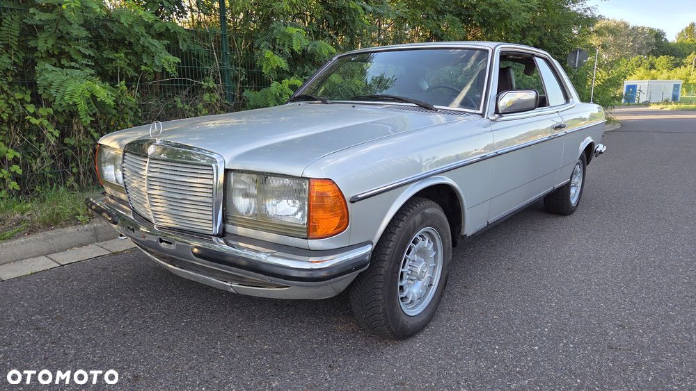 Mercedes-Benz W123 - 1