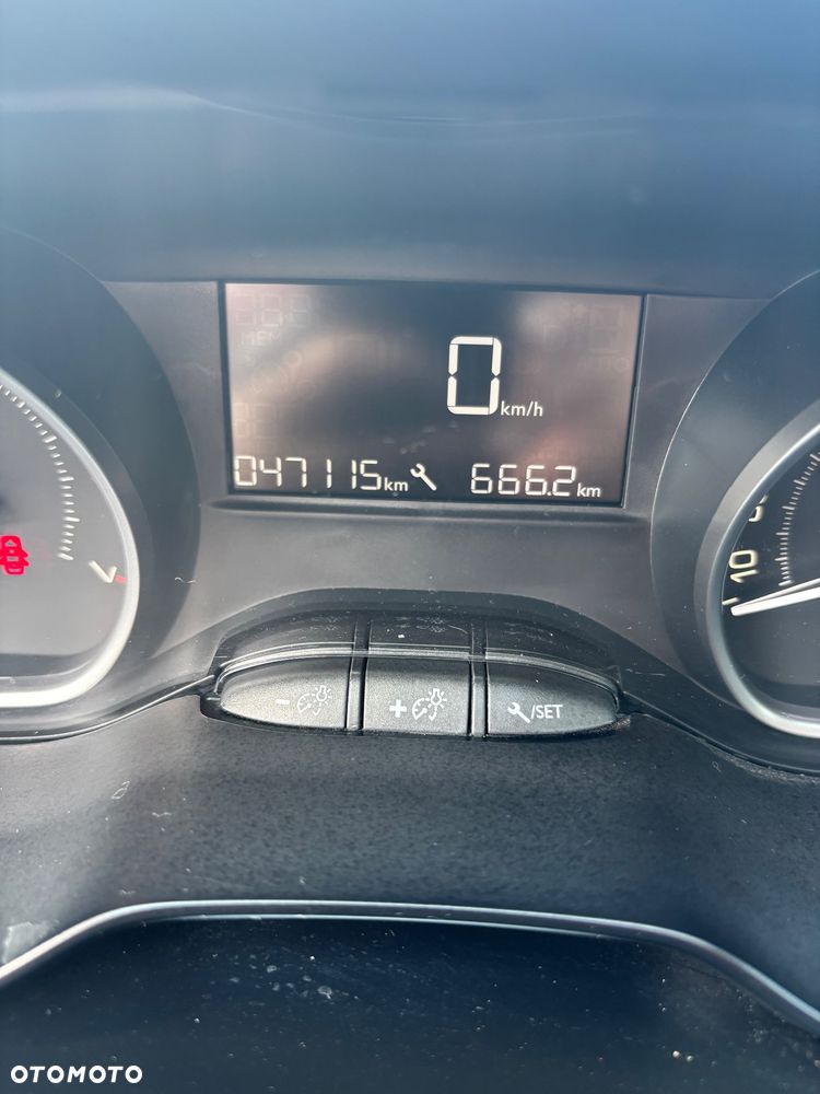 Peugeot 208 1.2 PureTech Style - 12