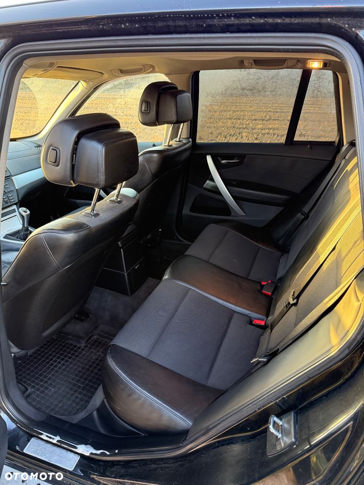 BMW X3 xDrive18d - 12