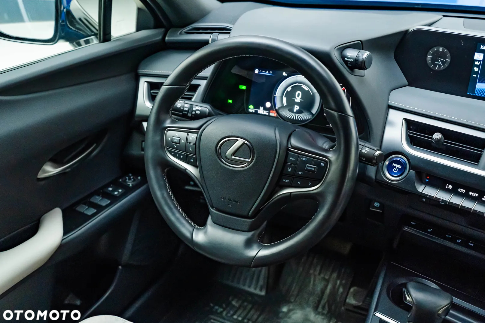 Lexus UX - 24