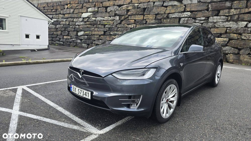 Tesla Model X - 1