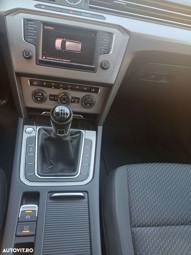 Volkswagen Passat 1.6 TDI Advance - 10