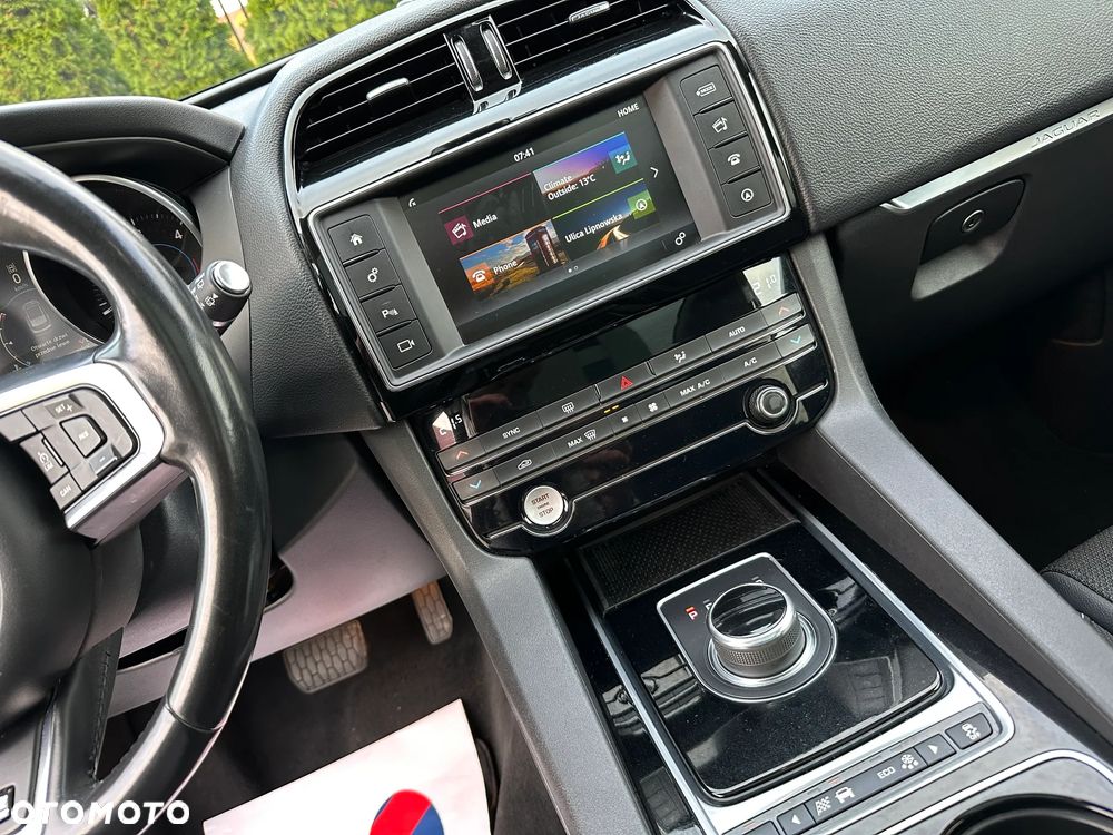 Jaguar F-Pace 2017 photo 4