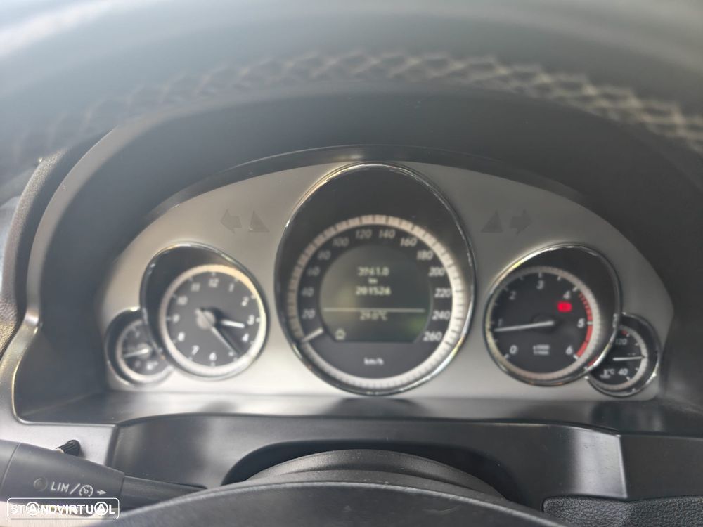 Mercedes-Benz E 220 CDi Avantgarde BlueEfficiency - 31