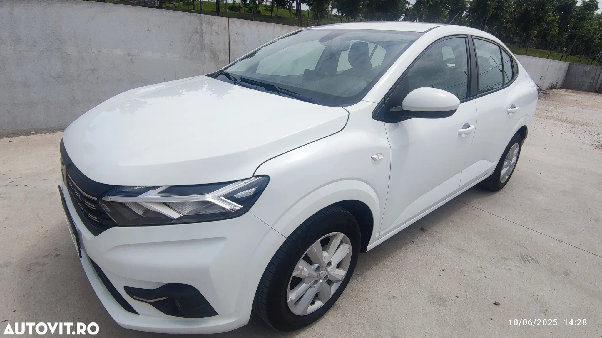 Dacia Logan TCe 90 CVT Comfort - 27