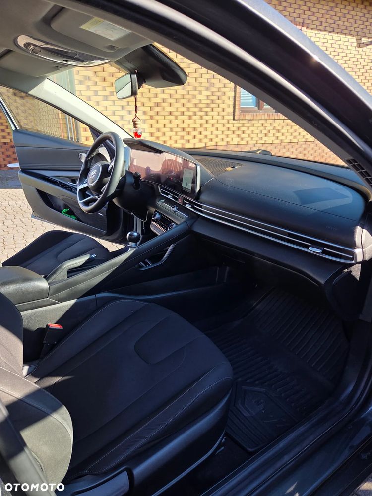 Hyundai Elantra 1.6 Executive - 11