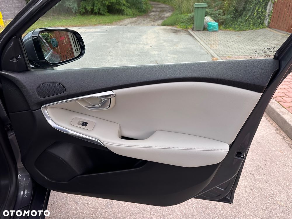 Volvo V40 D2 Summum - 24