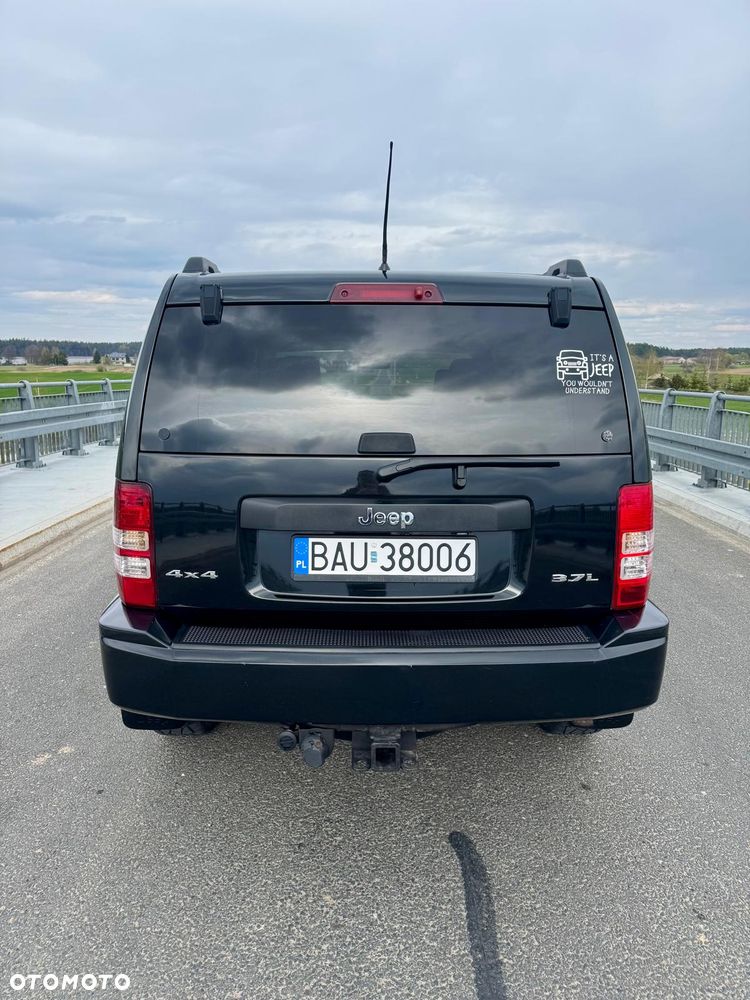Jeep Liberty 3.7 4x4 - 12