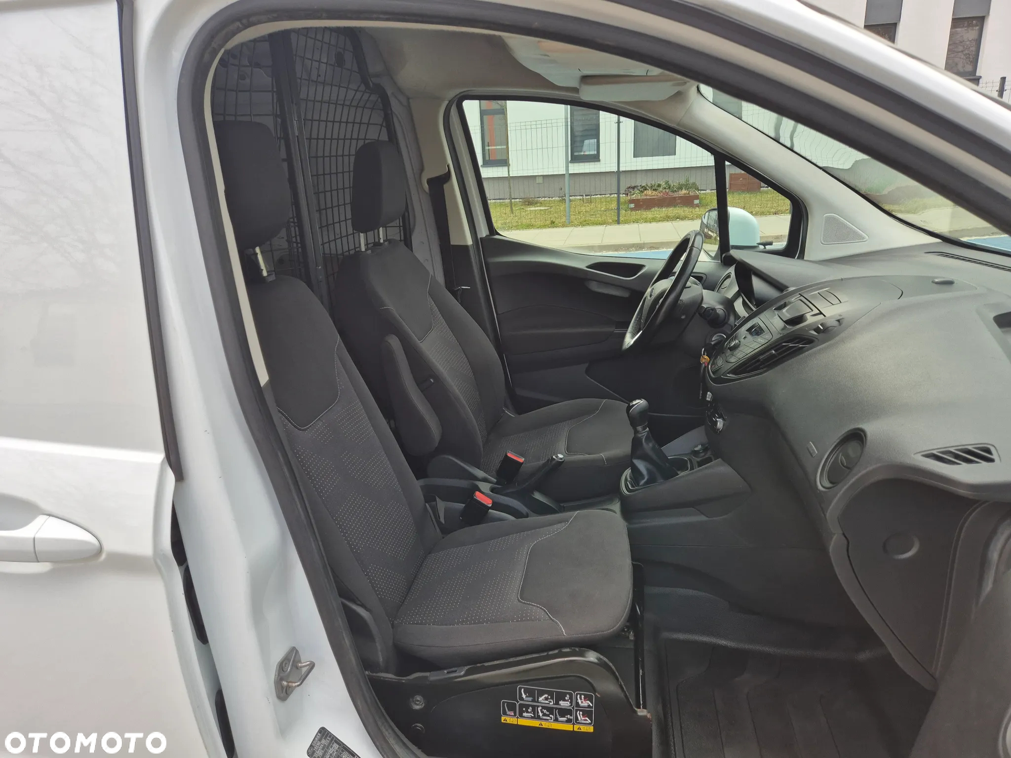 Ford TRNSIT COURIER - 15