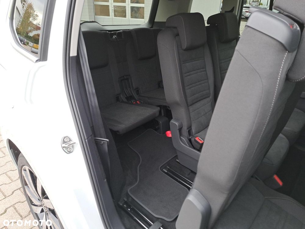 Volkswagen Touran - 22