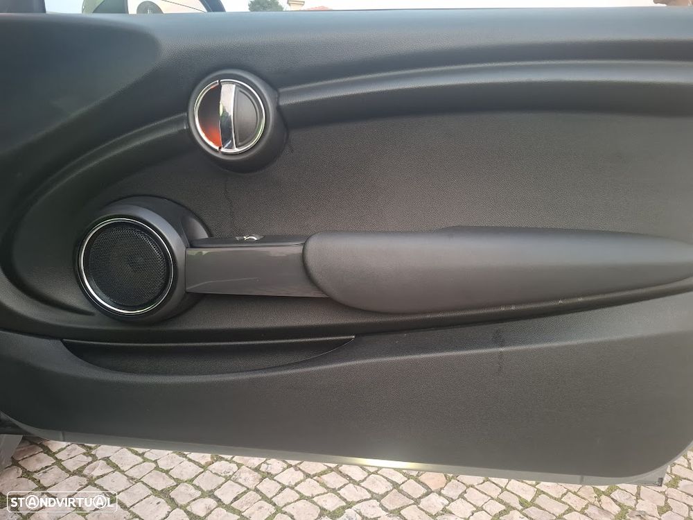 MINI Cabrio Cooper Essential - 42