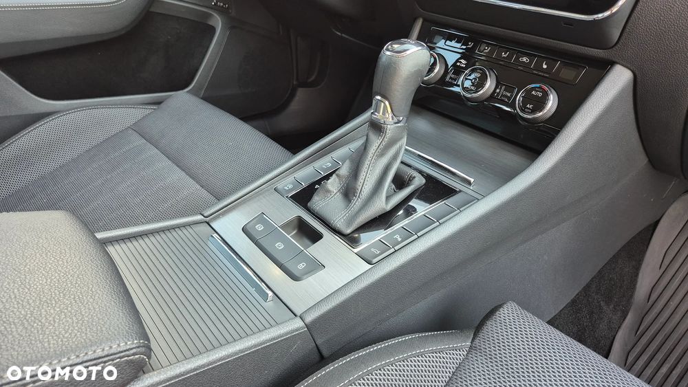 Skoda Superb 2.0 TDI Style DSG - 29