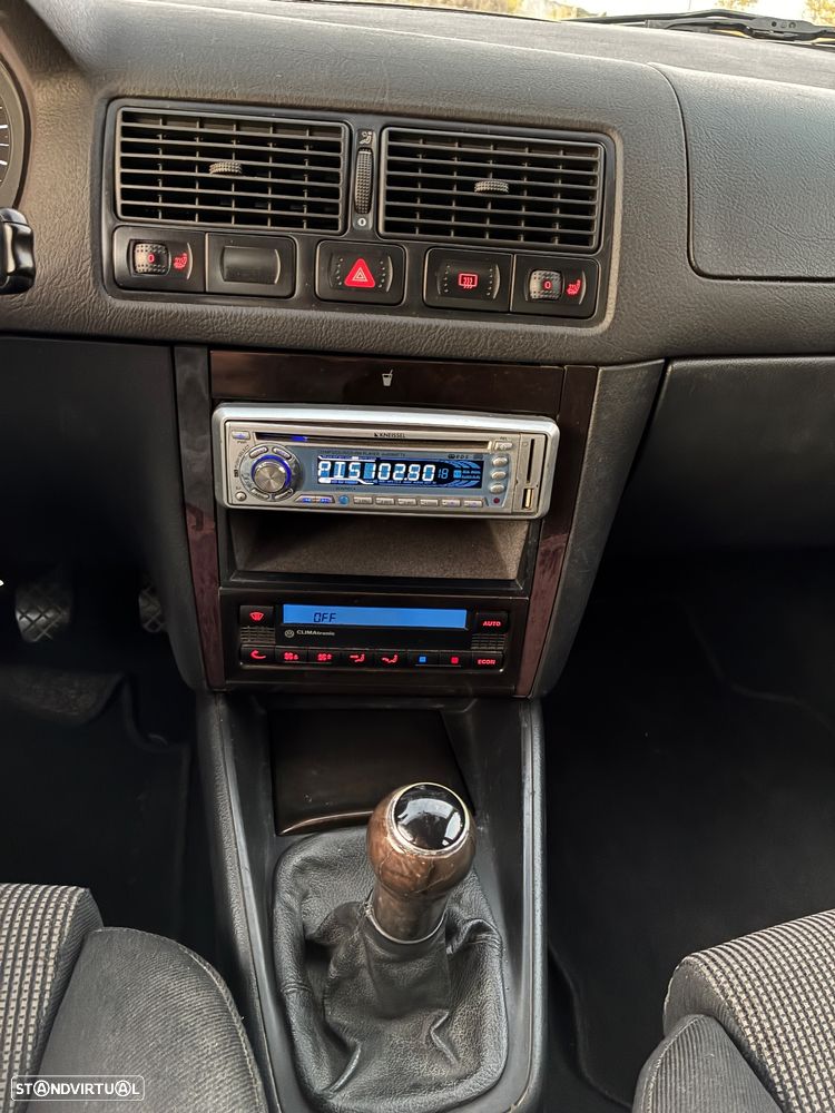 VW Golf 1.9 TDi 25 Anos - 11