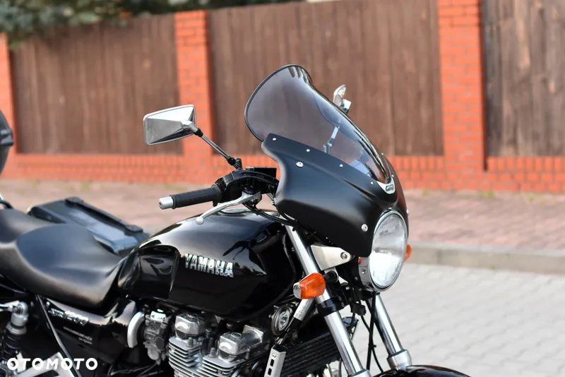 Yamaha XJR - 4