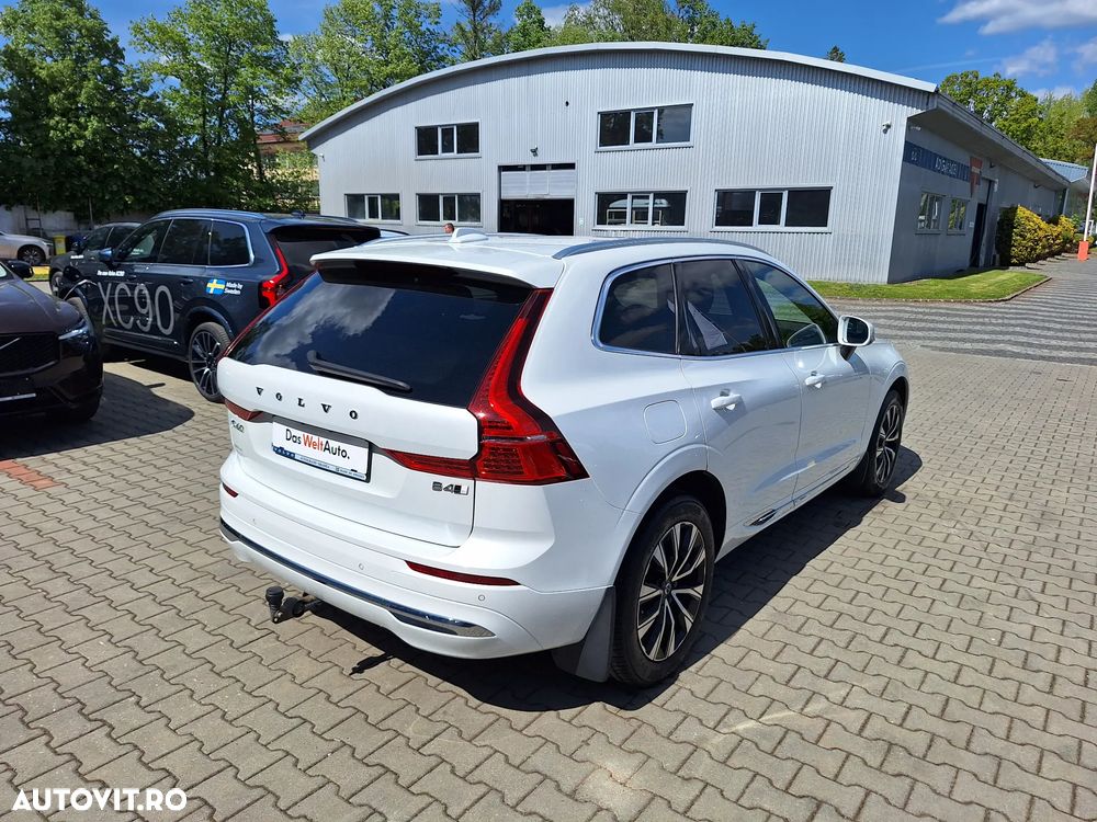 Volvo XC 60 B4 MHEV AT AWD Plus Dark - 14