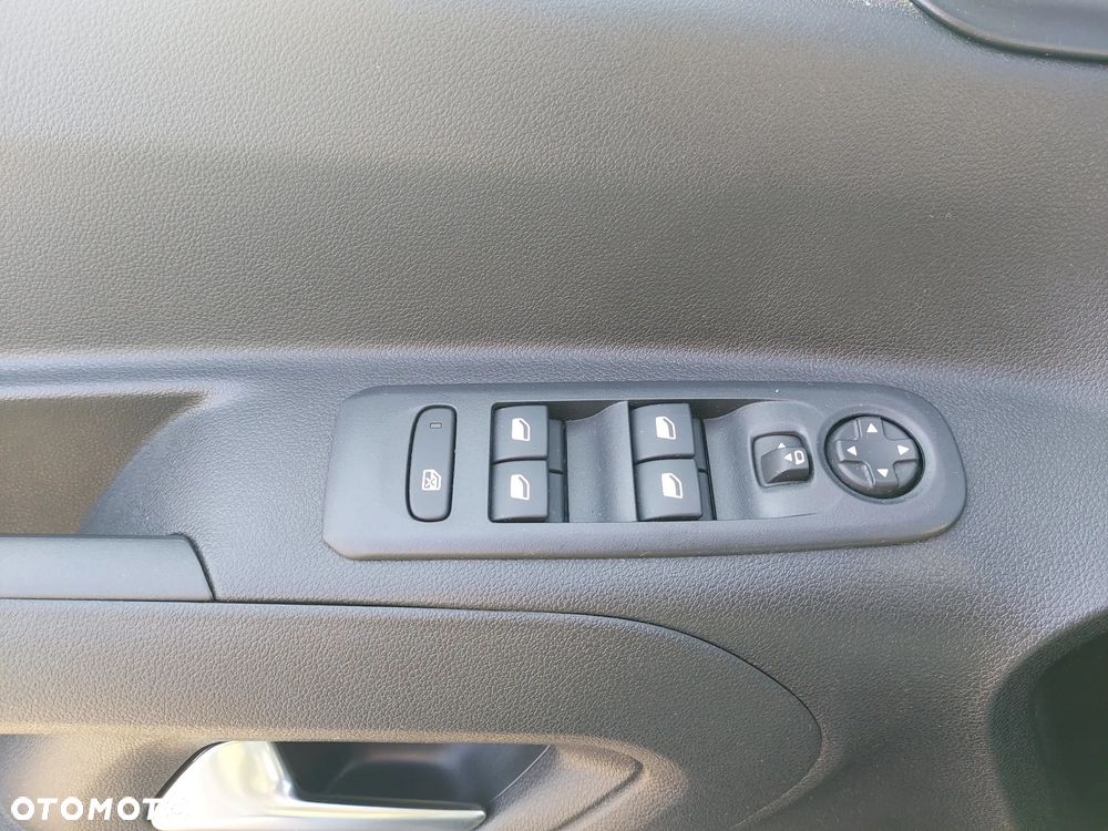 Opel Combo XL (bryg.) - 31