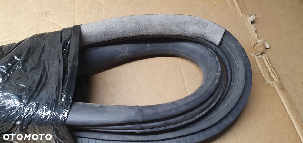 Uszczelka drzwi prawy przód przednia VW Passat B5 - 2