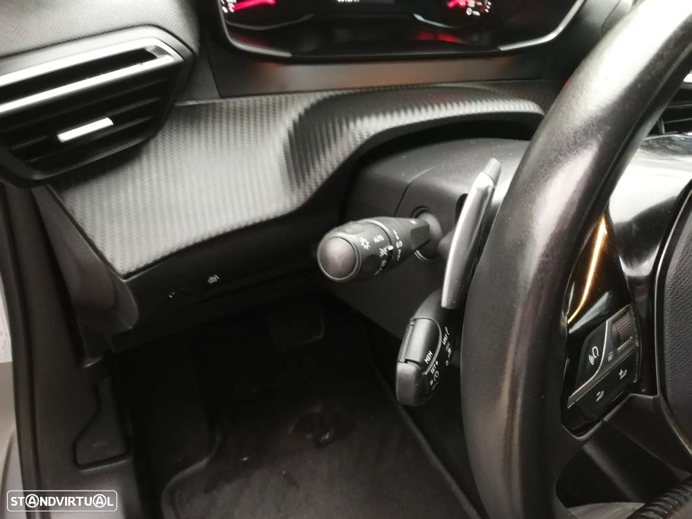 Peugeot 2008 1.5 BlueHDi Allure Pack EAT8 - 17