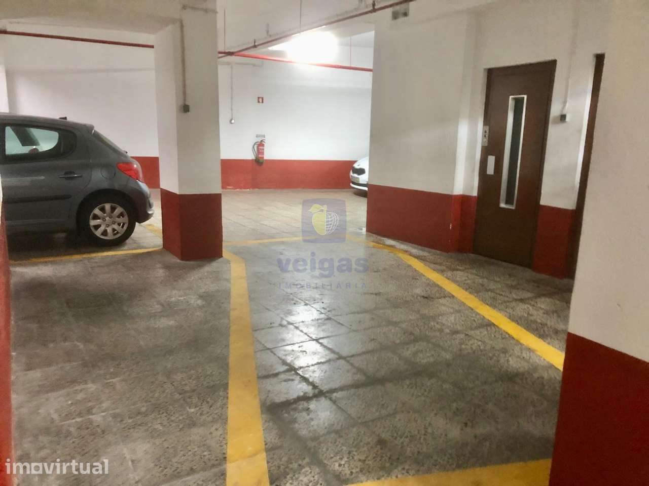 Parqueamento 1 Carro ou Motas, Benfica, Pedralvas - Grande imagem: 2/14
