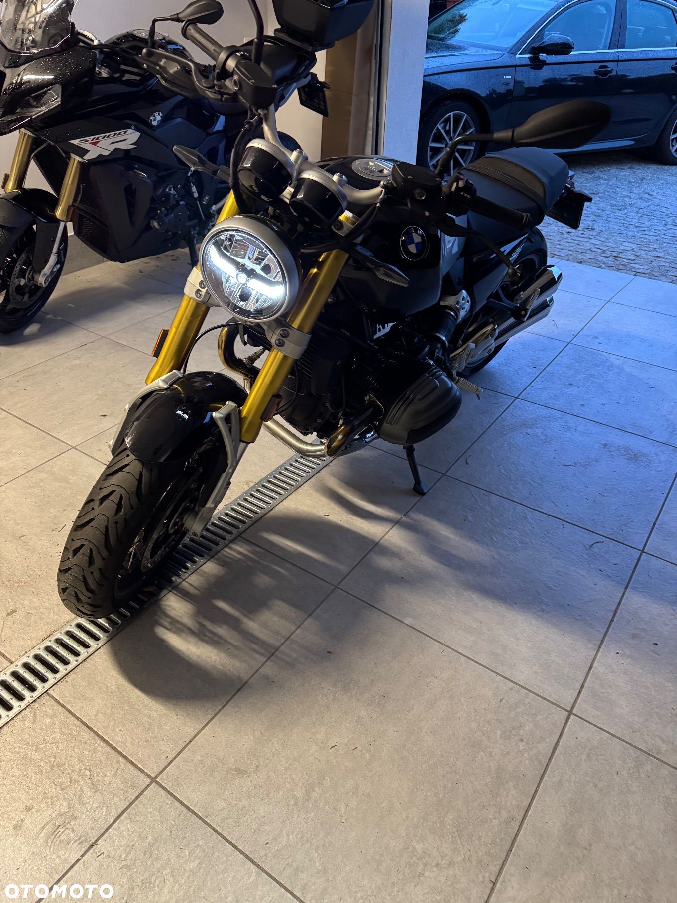 BMW R - 1