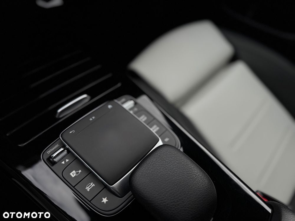Mercedes-Benz CLA 200 AMG Line 7G-DCT - 15