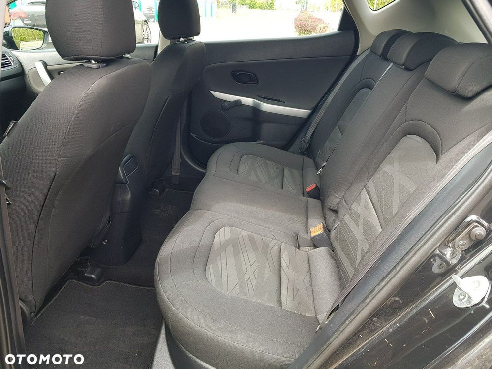 Kia Ceed - 11