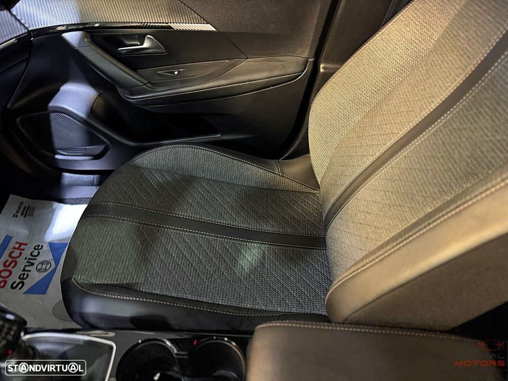 Peugeot 2008 1.2 PureTech Allure - 21