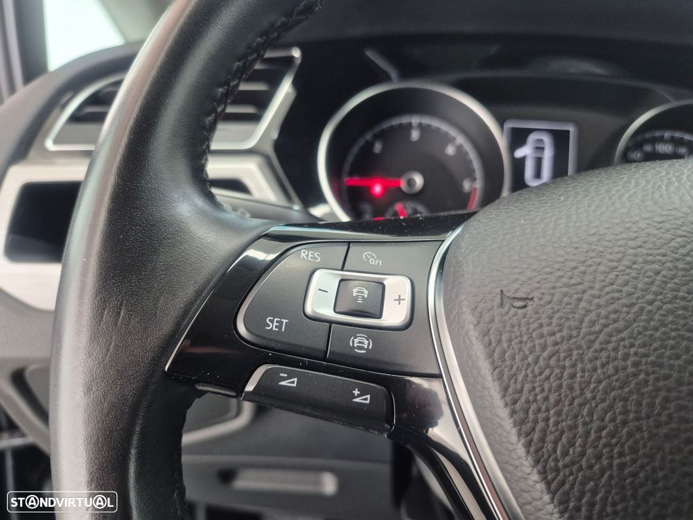 VW Touran 2.0 TDI Confortline DSG - 12