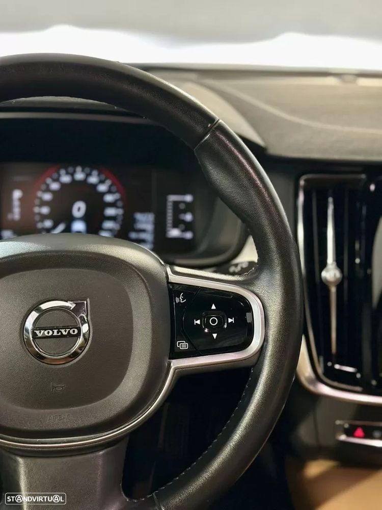 Volvo V90 2.0 D4 Momentum Geartronic - 19