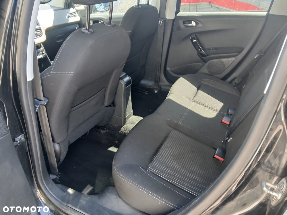 Peugeot 208 BlueHDi 100 Allure Pack - 9