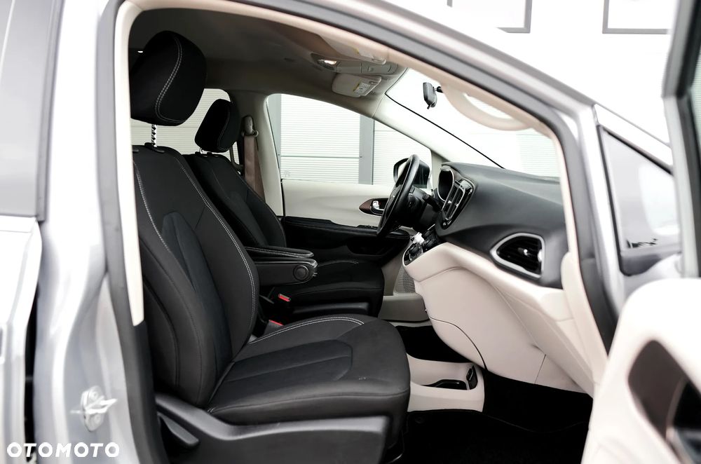 Chrysler Pacifica - 22