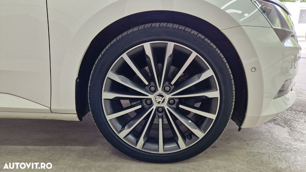 Skoda Superb 2.0 TDI 4X4 DSG Laurin & Klement - 18