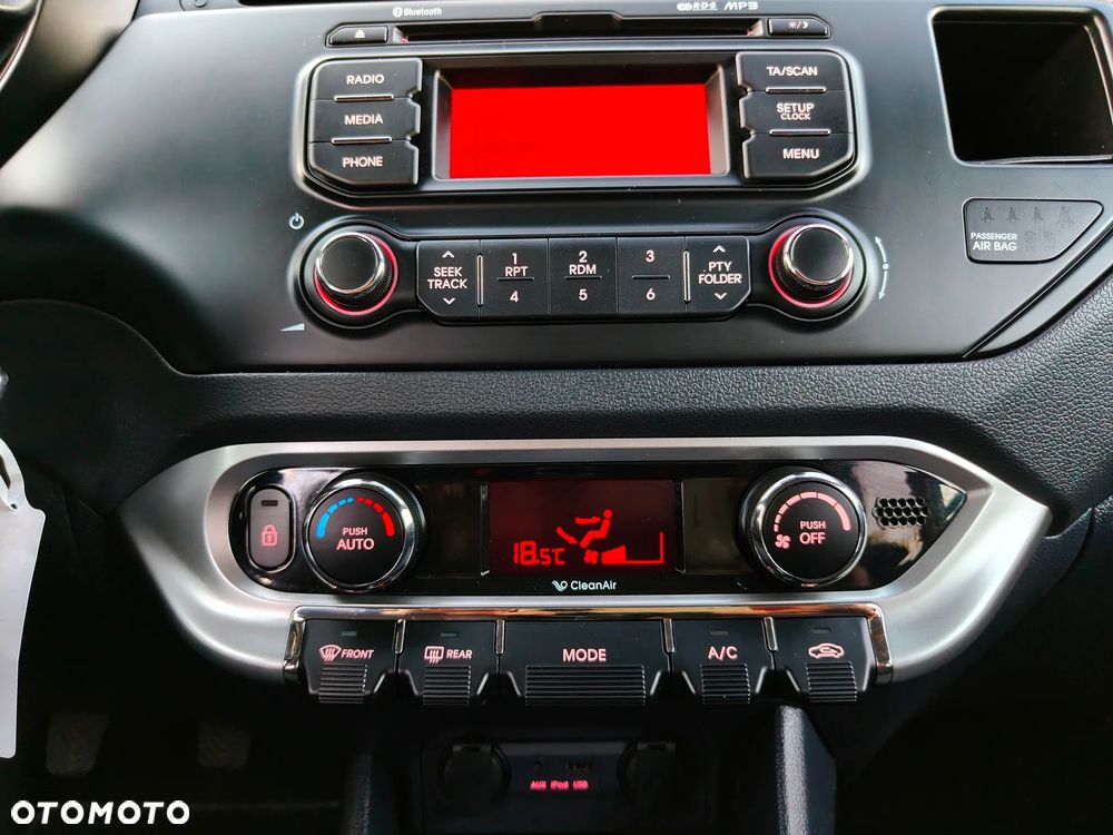 Kia Rio 1.4 Fifa World Cup Edition - 23